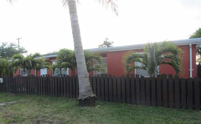 Foto del edificio - 3101 Johnson St