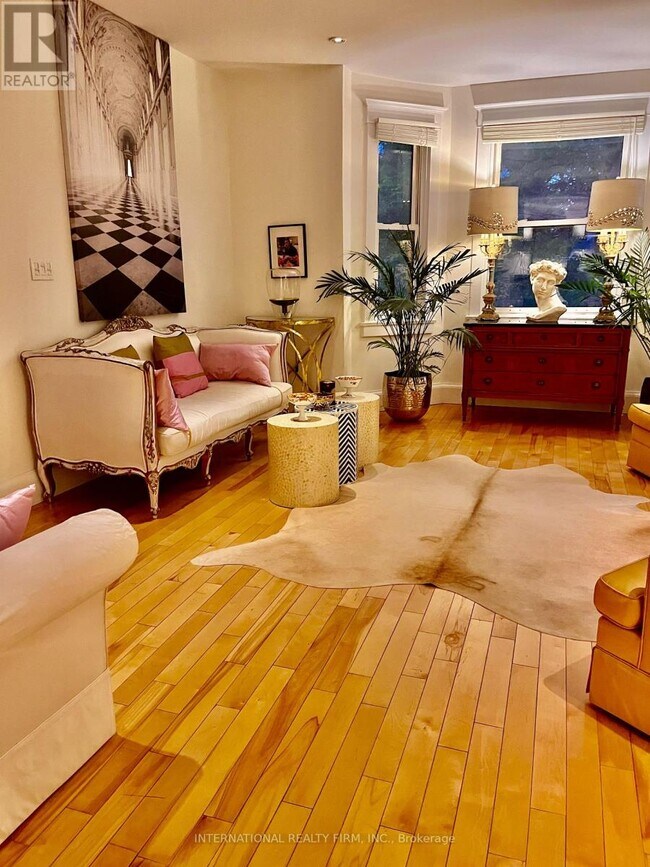 Photo du bâtiment - 220 Rose Park Dr