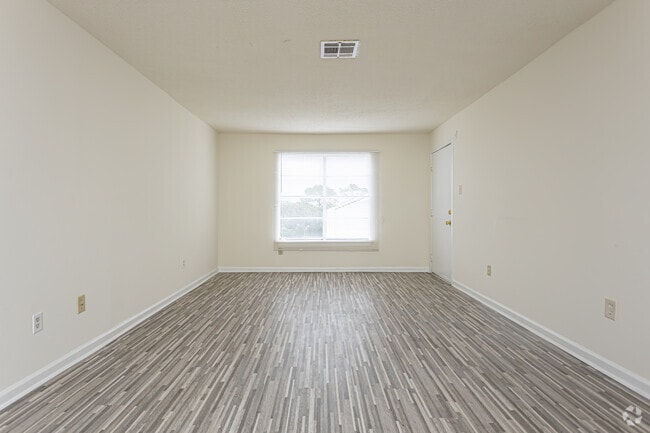 2BR, 2BA - 866SF - Azalea Belle