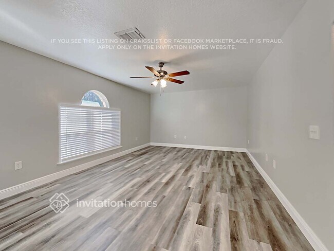 Foto del edificio - 16591 Corner Lake Dr