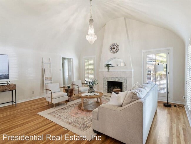 Building Photo - 2 br, 2 bath House - 999 Riverside Drive