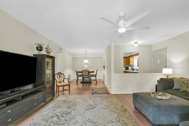 Foto del edificio - 135 Deer Creek Blvd