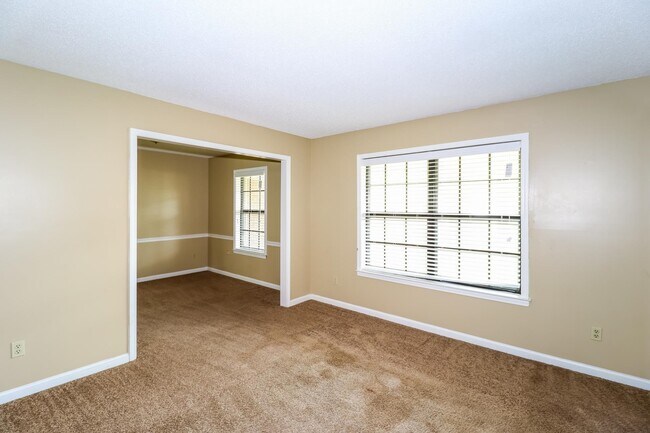 Building Photo - 3048 Ingleside Dr