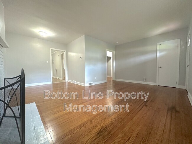 Building Photo - 2615 Amber Dr