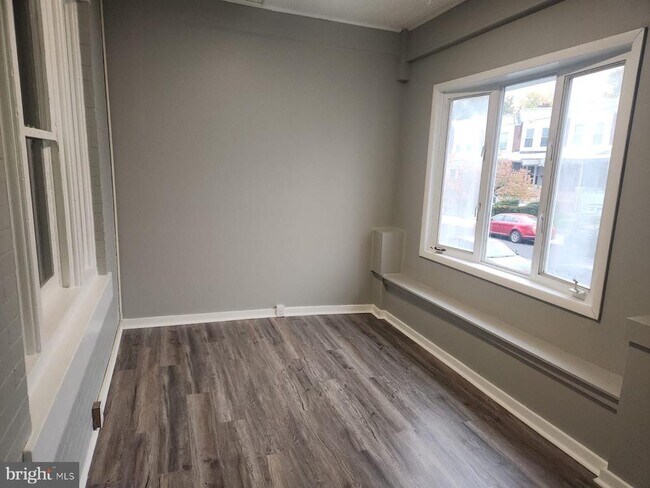 Foto del edificio - 5945 Webster St