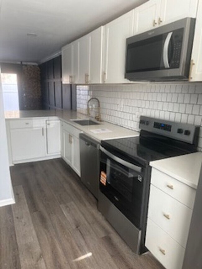 Foto del edificio - 3531 Lynhaven Dr