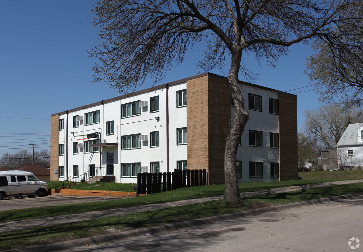 Building Photo - 1720 19th Ave NE