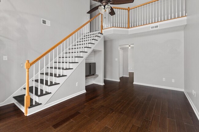 Foto del edificio - 364 Forest Hill Dr