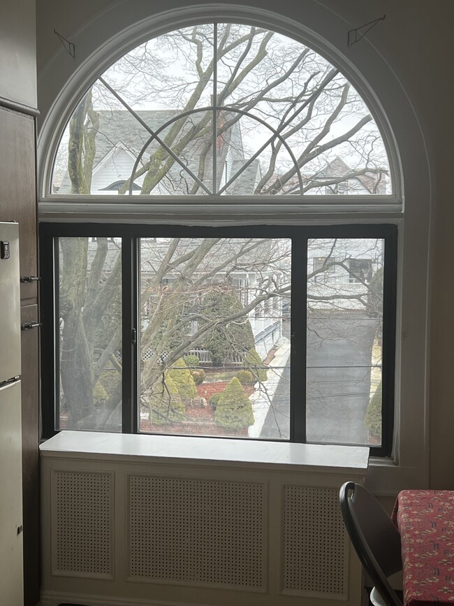 Kitchen nook - 314 Rich Ave