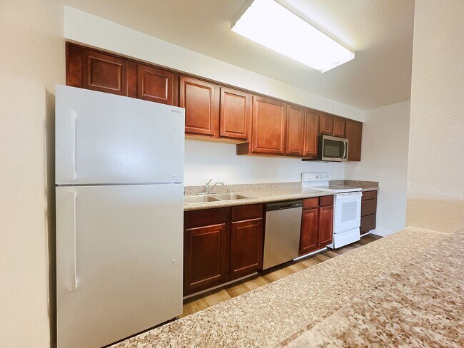 Building Photo - 2 bedroom 1 bathroom condo