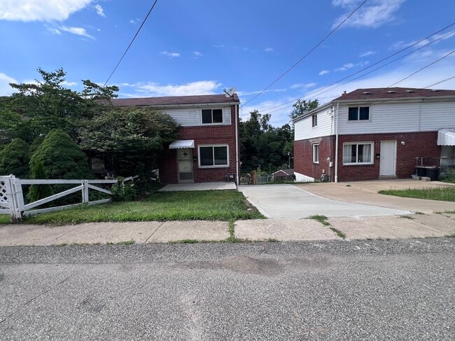 Building Photo - 320 San Juan Dr