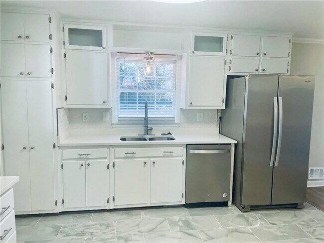 Foto del edificio - 471 Village Green Ct SW