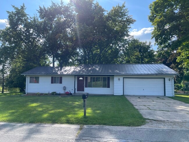 Building Photo - 246 Lake Heights
