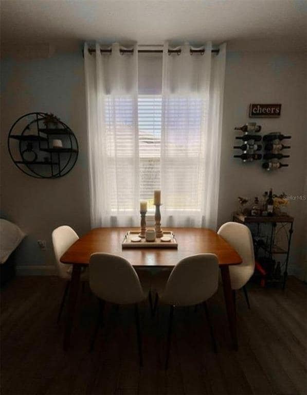 Building Photo - 10400 Eastpark Woods Dr