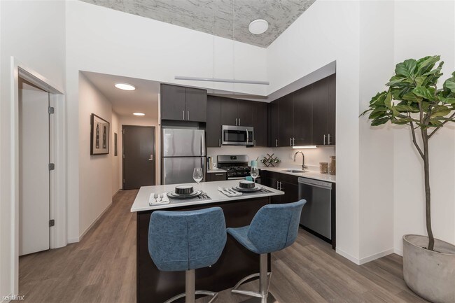 Building Photo - 1 br, 1 bath Apartment - MODE Lakeview 404