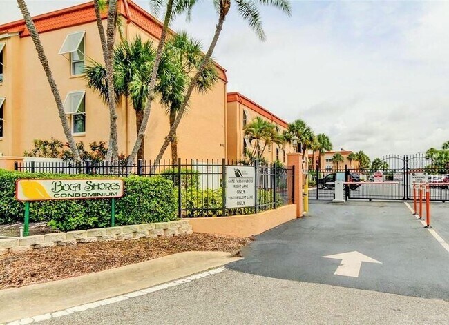 Foto del edificio - 8921 Blind Pass Rd