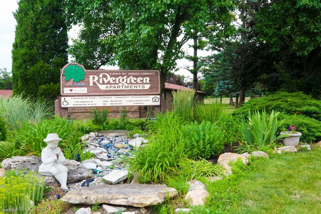 Building Photo - 2 br, 1 bath  - Rivergreen Apartments