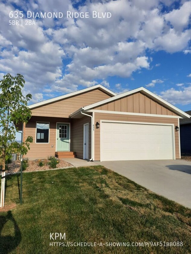 Foto principal - 5 BED | 2 BATH | DOUBLE GARAGE | RAPID VALLEY