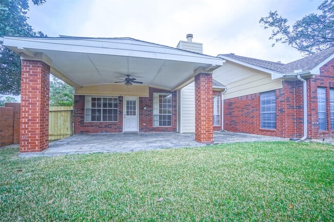 Foto del edificio - 5602 Whisper Ridge Dr