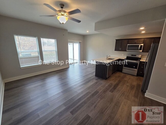 Building Photo - 3 Bedroom / 2.5 Bathroom Townhome in Louisburg, KS!