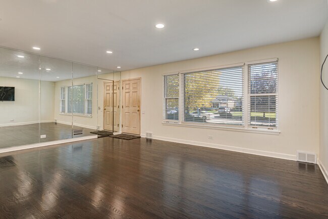 Foto del edificio - 7330 N Kilbourn Ave