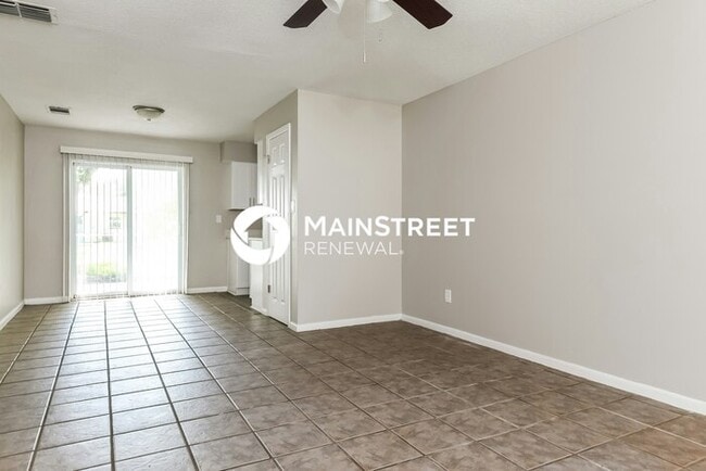 Foto del edificio - 3 Bedroom Pet-Friendly Home in SANFORD, FL...