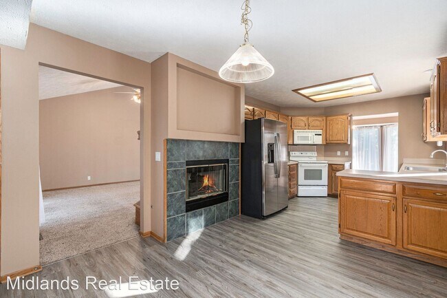 Building Photo - 3 br, 2 bath House - 14111 S 33rd Ave.