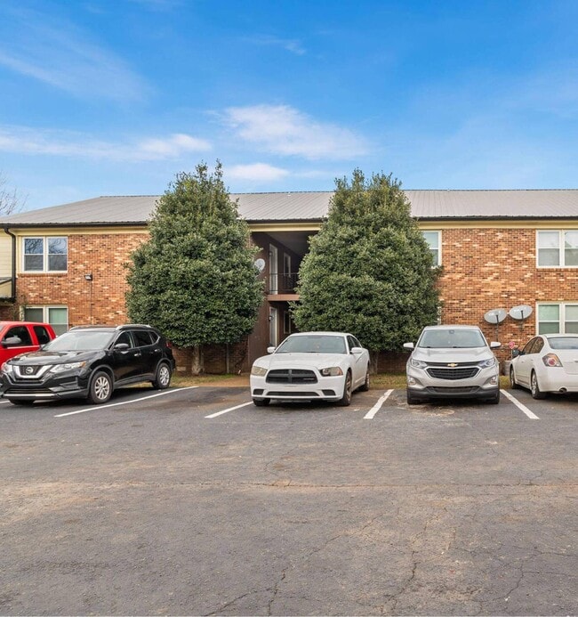 Building Photo - 1614 Cypress Dr