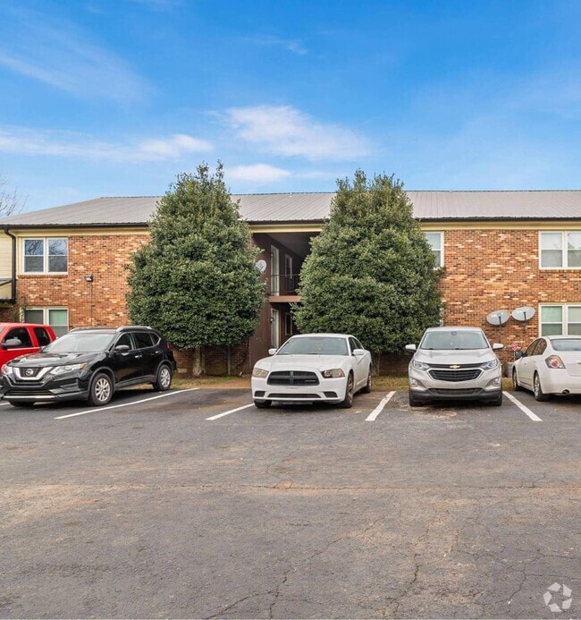 Building Photo - 1614 Cypress Dr