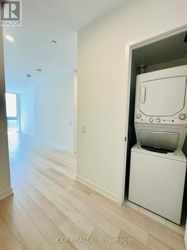 Photo du bâtiment - 39 Roehampton Ave