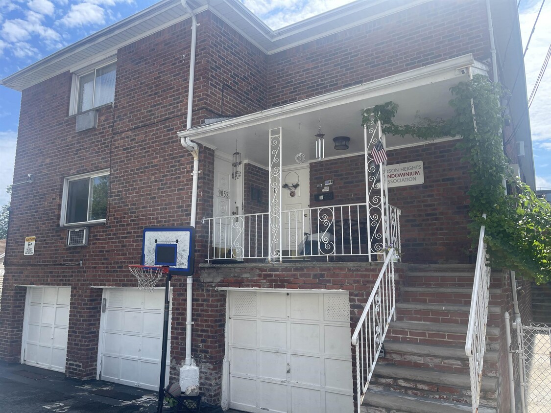 Primary Photo - 9052 New York Ave
