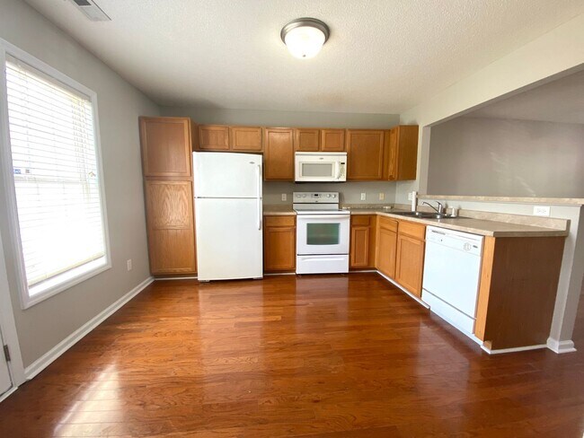 Building Photo - 2 Bedroom Townhome in Jacksonville