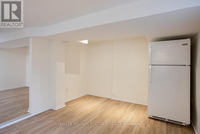 Photo du bâtiment - 821 Gladstone Ave