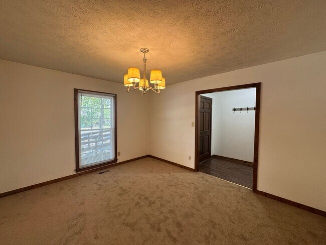 Foto del edificio - Cute 3 Bedroom Ranch with Large Yard