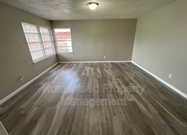 Building Photo - 2918 SW 52nd Pl