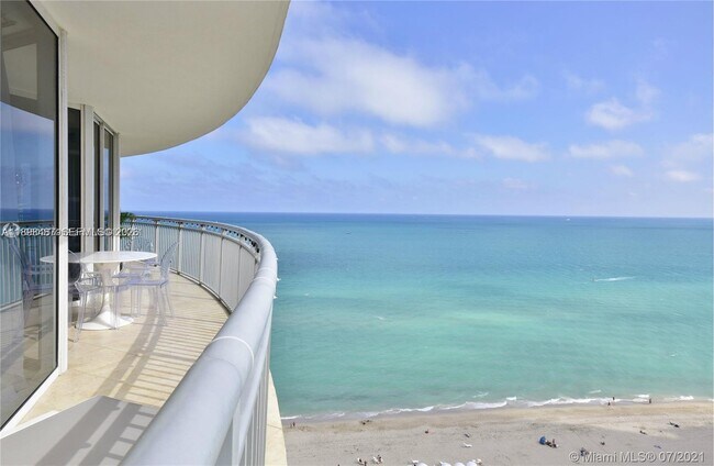 Foto del edificio - 17375 Collins Ave