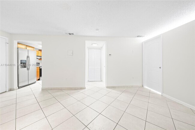 Foto del edificio - 1975 Normandy Dr