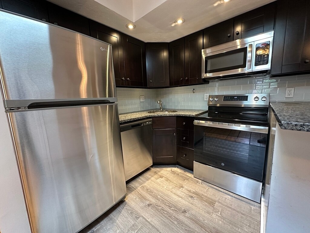 Foto principal - 26 E Springfield St