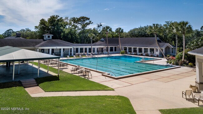 Foto del edificio - 7987 Hollyridge Rd