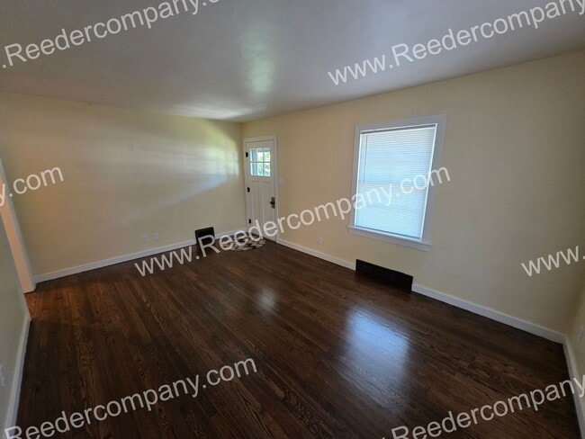 Foto del edificio - Spacious 3 bed 1.5 bath house