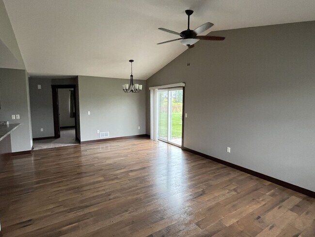 Building Photo - North Crossing Twin Home