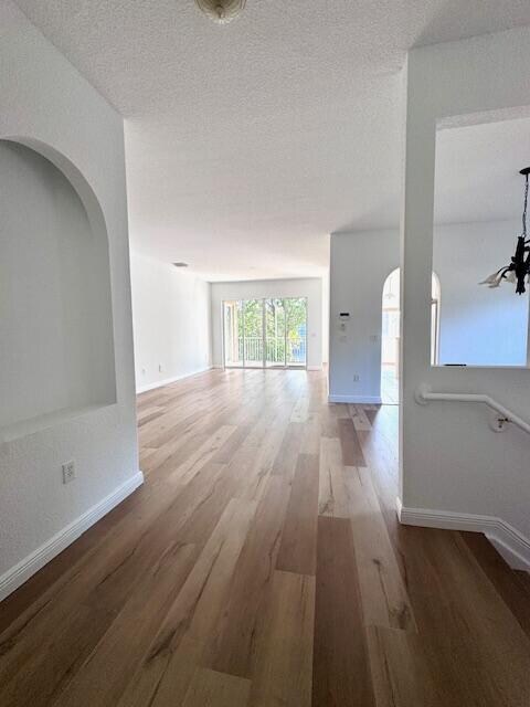 Foto del edificio - 7842 Exeter Blvd E