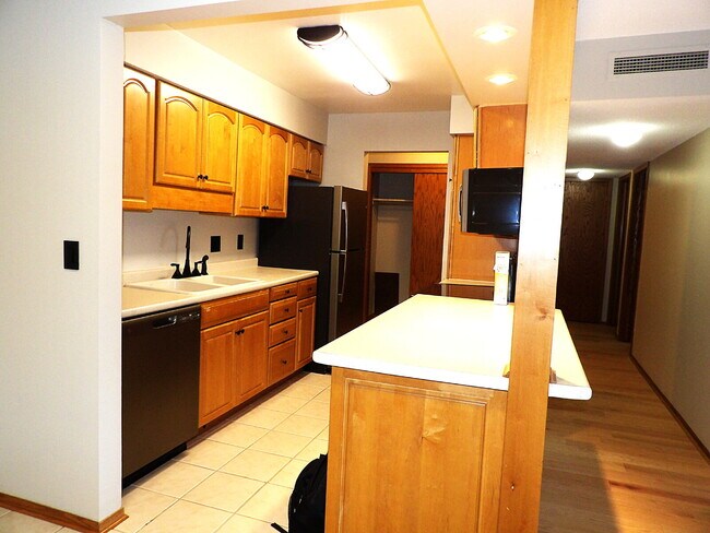 Foto del edificio - Beautiful 2 Bed | 2 Bath Condo in Roseville