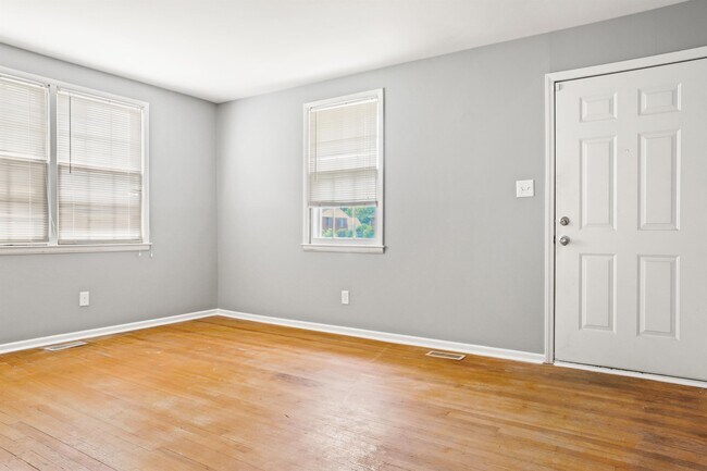 Foto del edificio - 819 Hadley Rd