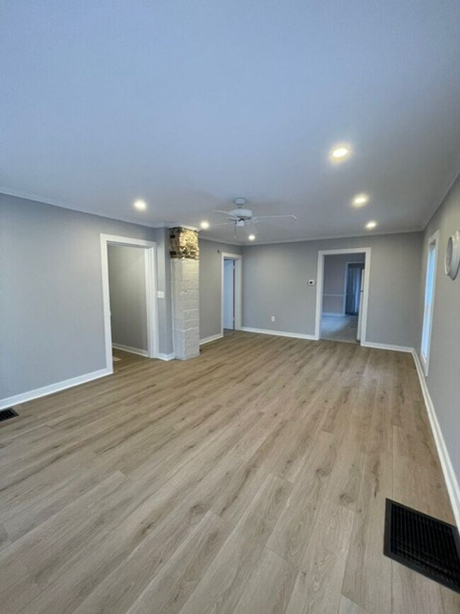 Foto del edificio - Newly Renovated 2 Bedroom Duplex