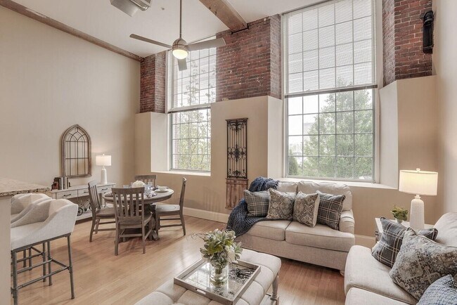 Building Photo - 70 Foundry St