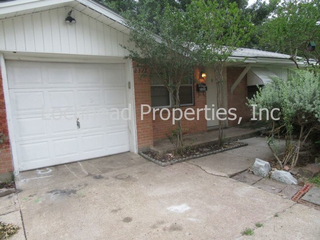 Building Photo - 2322 Tradewind Dr
