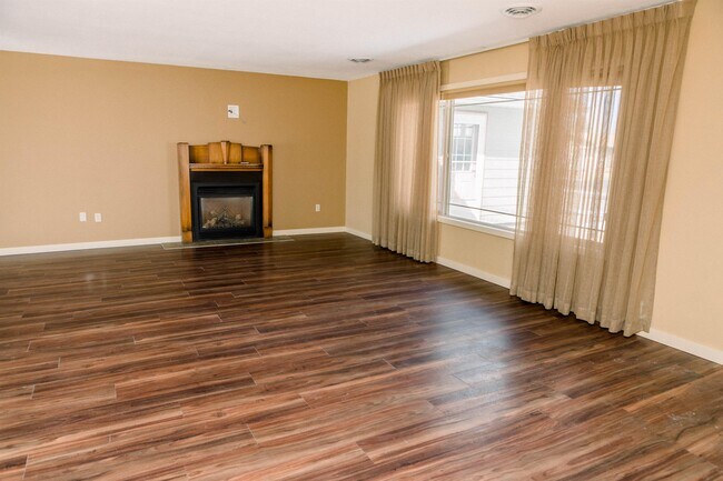 Building Photo - 1007 Middlemas Rd