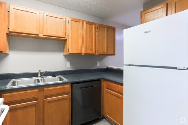 2BR, 1BA - 1,037SF - Kitchen - Pines by the Creek