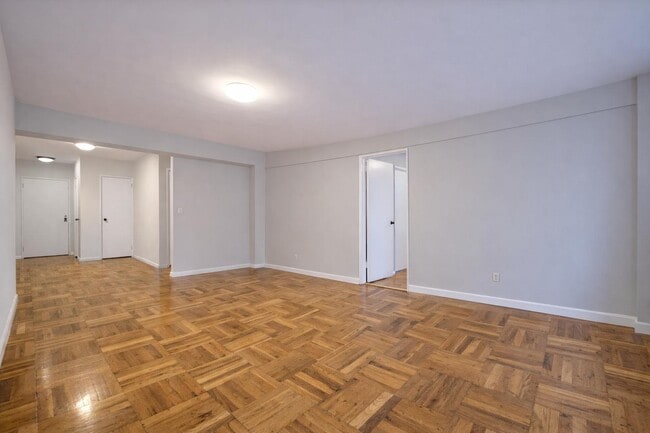 Building Photo - 525-527-527 Riverdale Ave